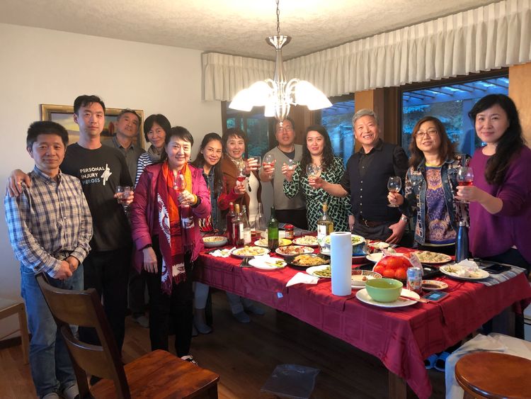 2019年3月29日，采薇居，晚宴。左起：朱立祥，汶成，韩天，杨静，燕茹，卫九如，李影，和平岛，竹笛，沈家庄，莫青，冯玉。