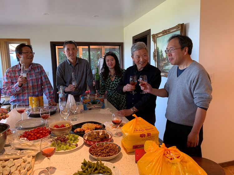 2019年3月29日，采薇居，晚宴。左起：杨军辉，韩天，竹笛，沈家庄，和平岛。