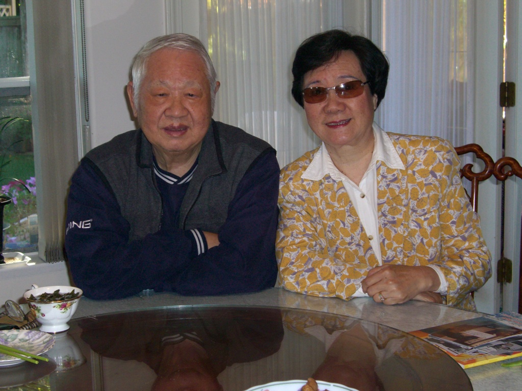 2007年9月10日，洛夫先生（左）与陈琼芳师母