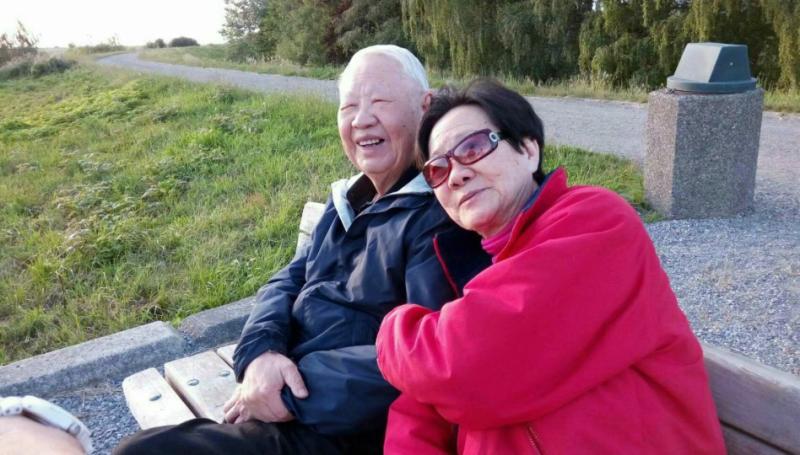 洛夫先生（左）与陈琼芳师母，让人忍不住想起叶芝的诗歌：唯独一人曾爱你那朝圣者的心