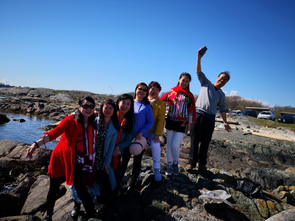 2019年3月30日下午，牛角公园（Cattle Point）。左起：艳茹，竹笛，冯玉，莫青，李影，卫九如，和平岛。