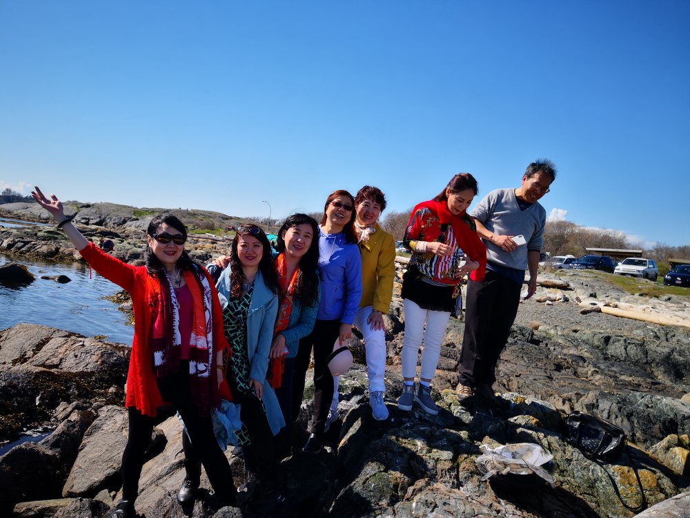 2019年3月30日下午，牛角公园（Cattle Point）。左起：艳茹，竹笛，冯玉，莫青，李影，卫九如，和平岛。