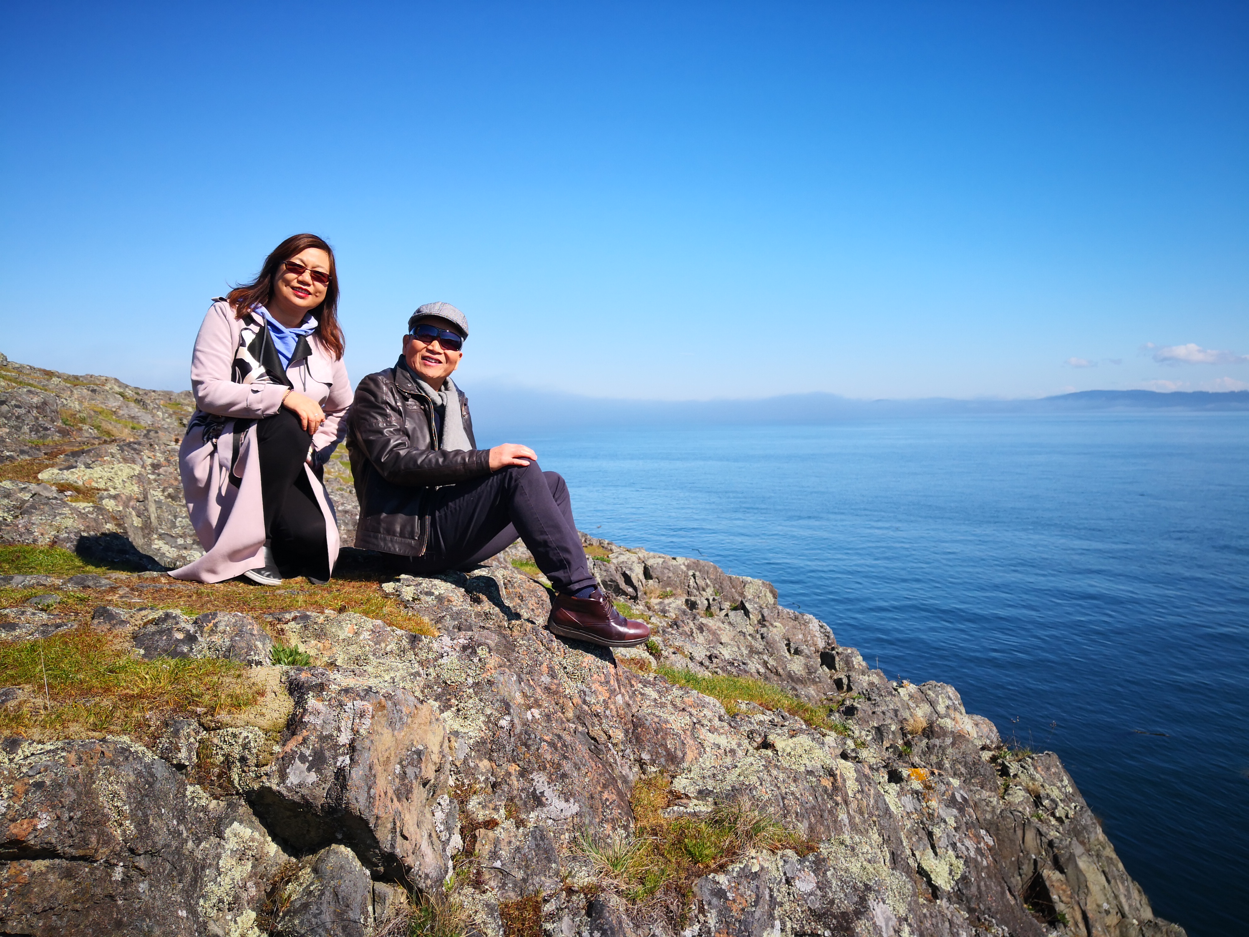 2019年3月30日上午，Glencoe Cove - Kwatsech公园。风流倜傥的沈家庄教授（右），莫青。