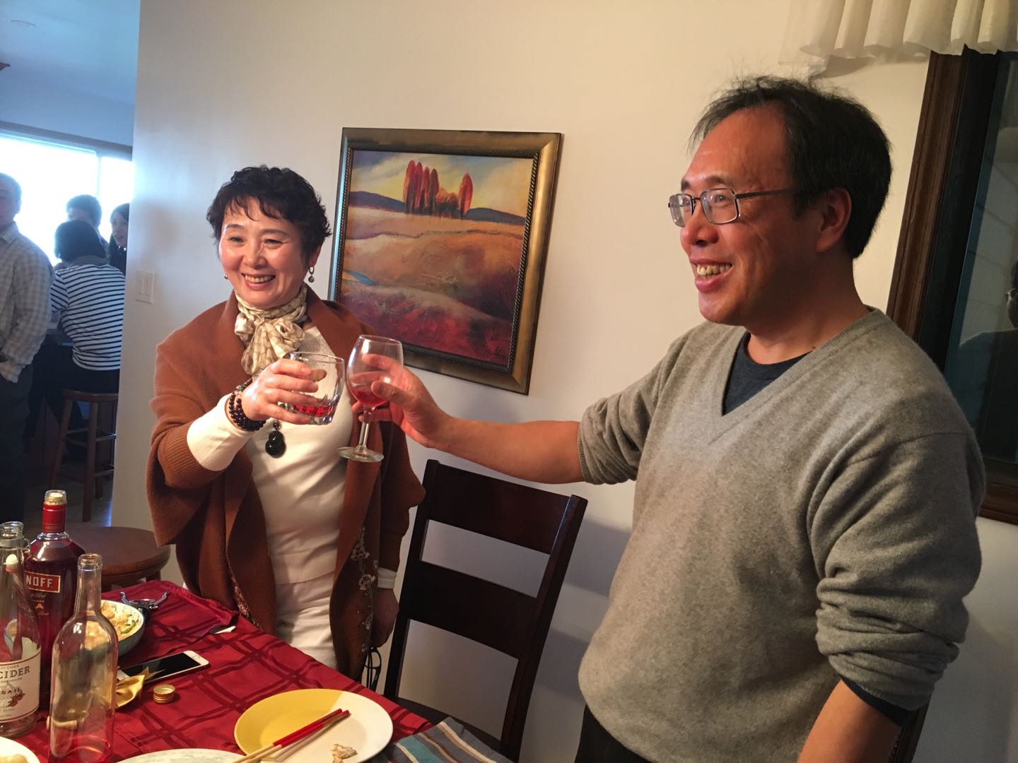 2019年3月29日，采薇居，晚宴。李影与和平岛干杯。