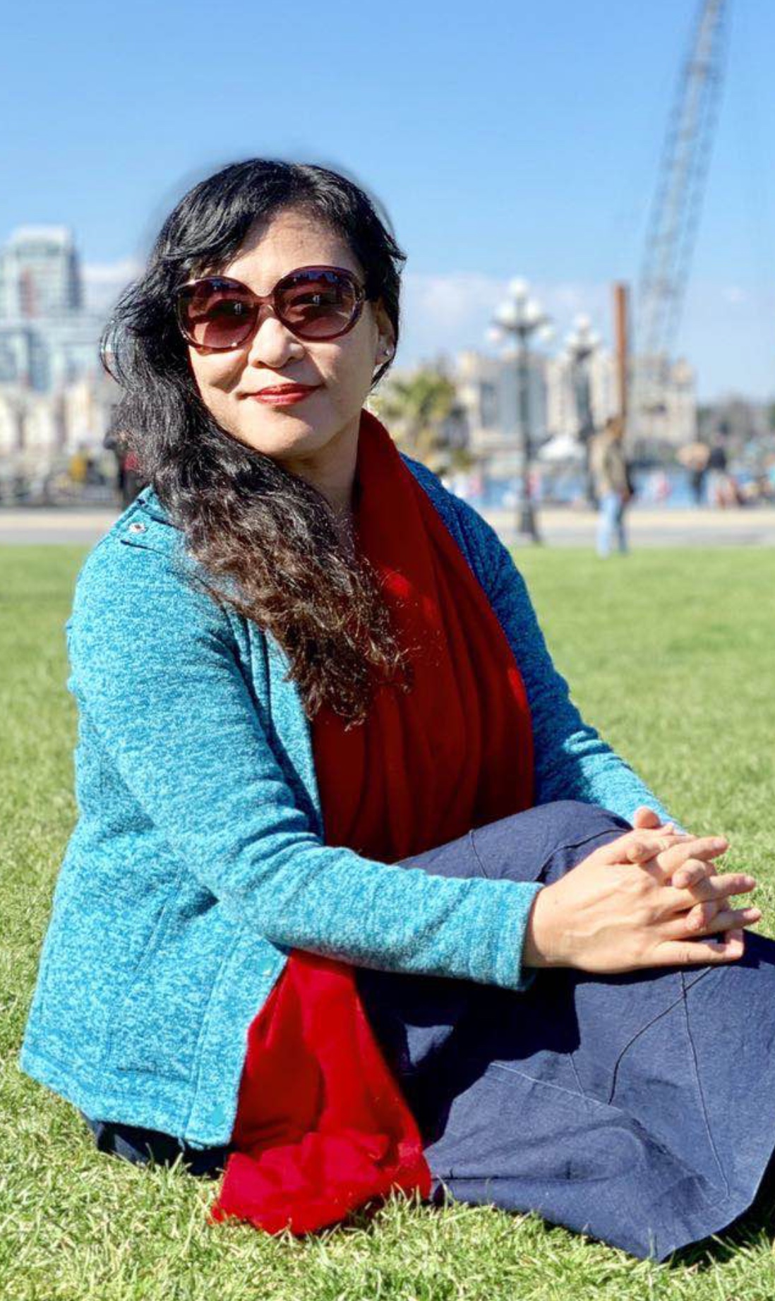 2019年3月30日下午，省议会大楼前，草坪，冯玉。