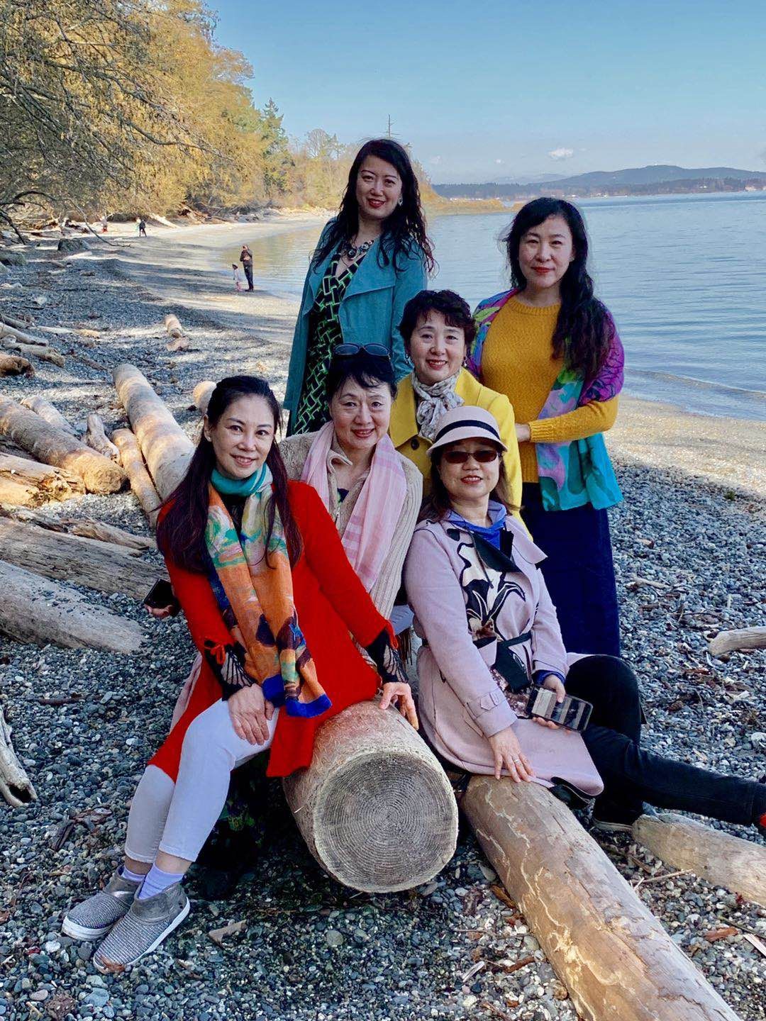 2019年3月30日上午，Balmacarra海边公园。左起：卫九如，燕茹，竹笛（后），李影，莫青（前），冯玉。