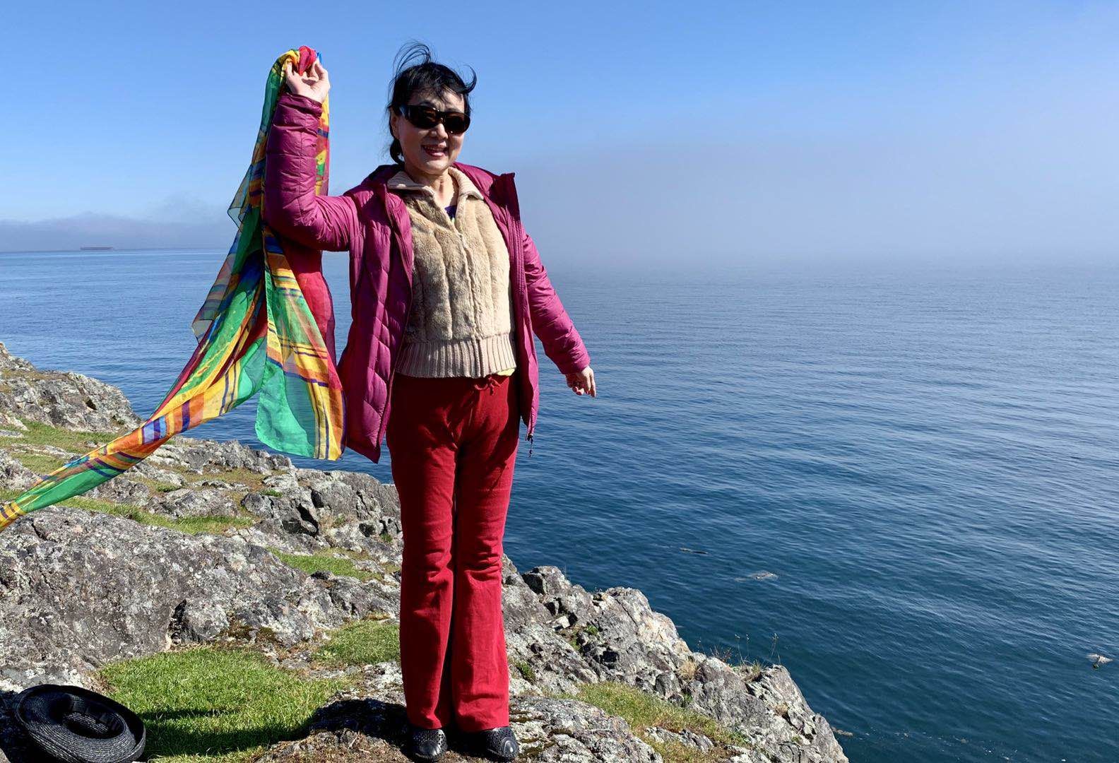 2019年3月30日上午，Glencoe Cove - Kwatsech公园。抛绣球的招式，燕茹。