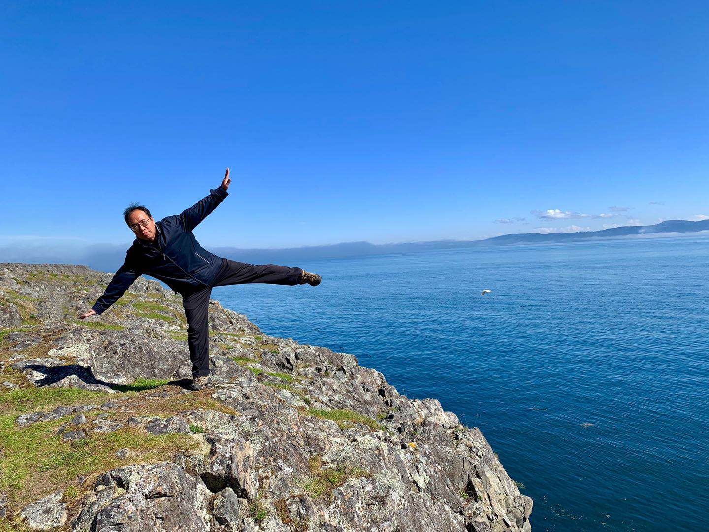 2019年3月30日上午，Glencoe Cove - Kwatsech公园。这小子挺抽风的。