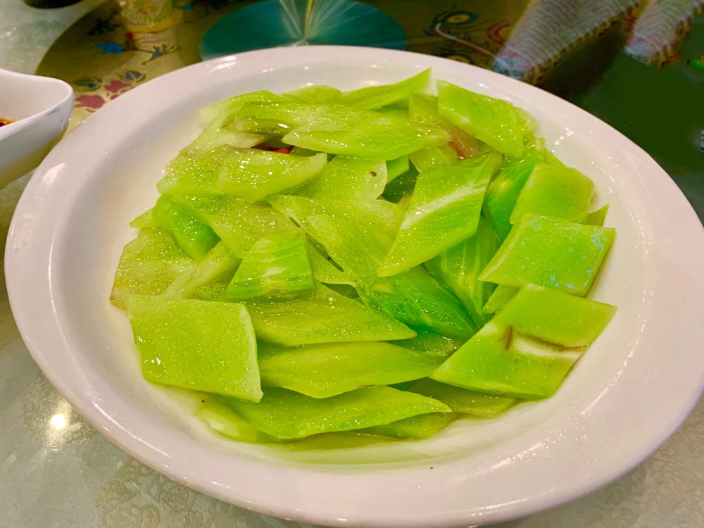 2019年3月16日，田师傅湘菜馆。蒜蓉炒莴笋。