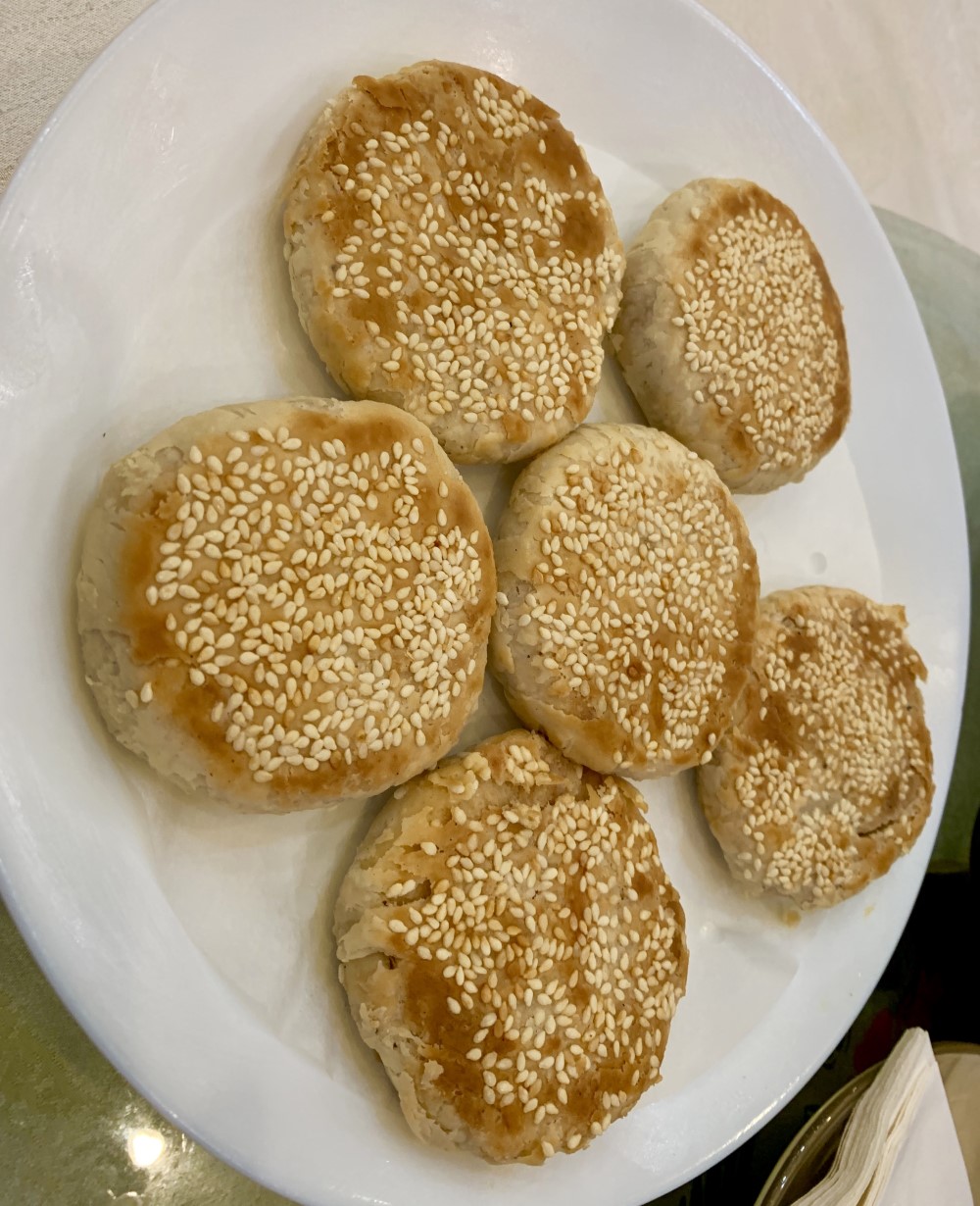 2019年3月16日，田师傅湘菜馆。招牌芝麻烧饼。