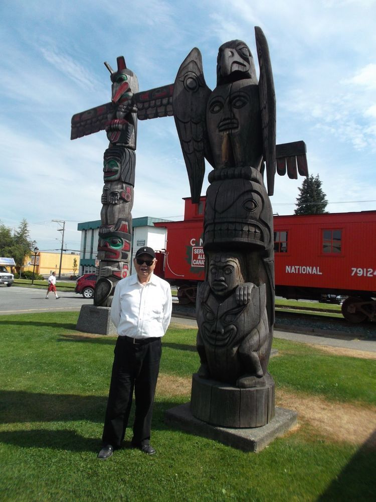 2012年8月6日，洛夫伉俪访问图腾之城Duncan